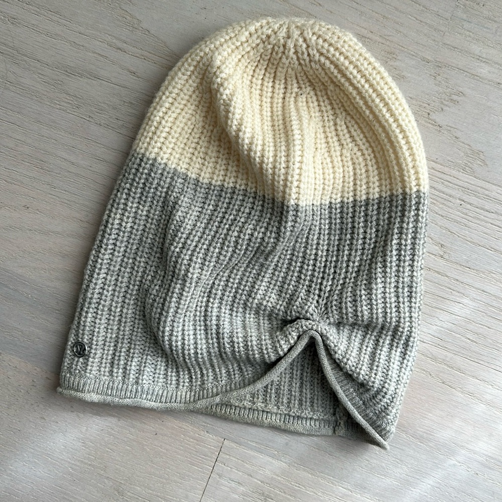 Lululemon Merino wool hat worn once or twice grey and cream